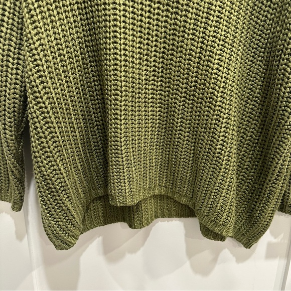 Revolve Tularosa Oversized Crocheted Olive Green V-Neck Sweater XS - Picture 3 of 9